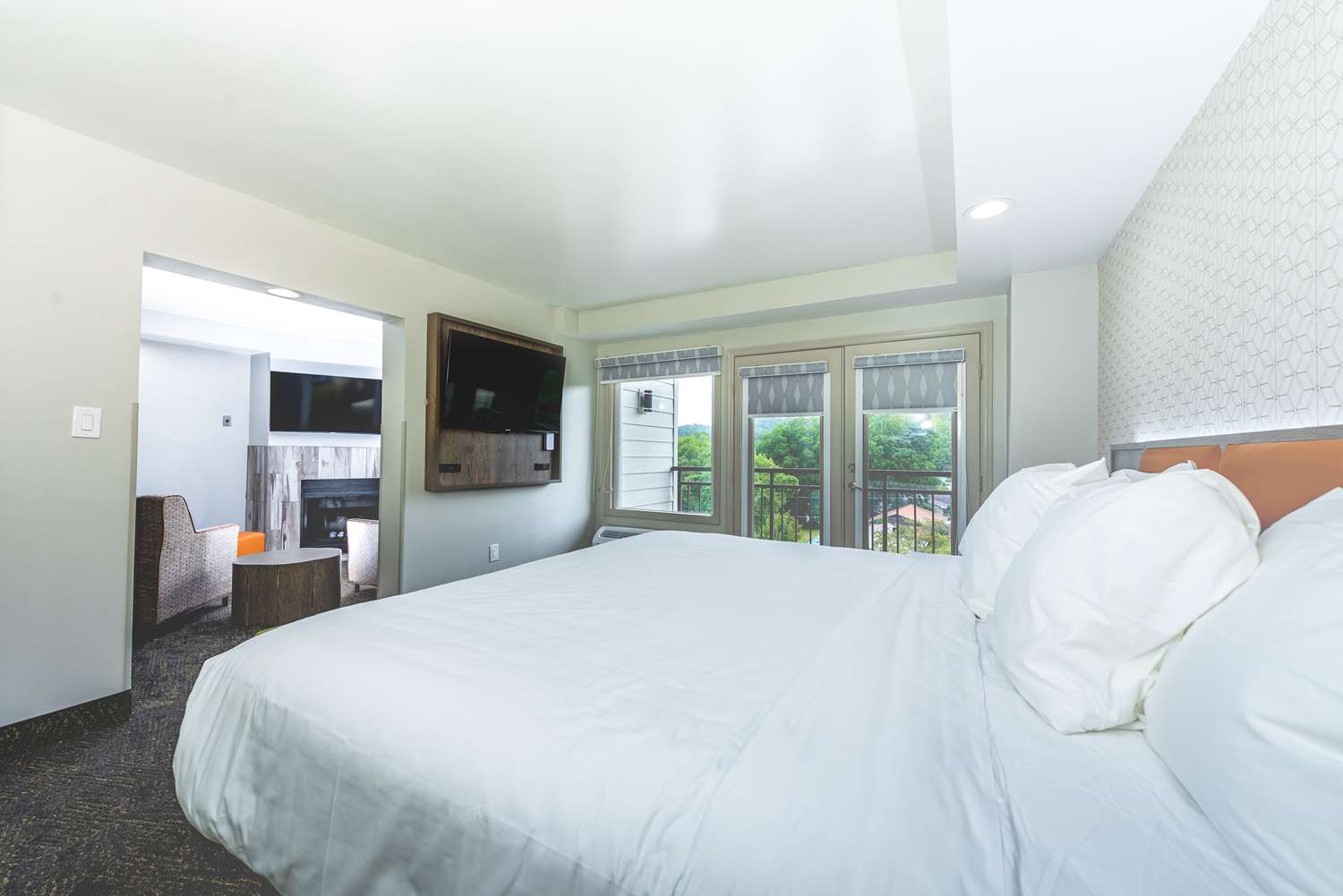 King bed with premium bedding