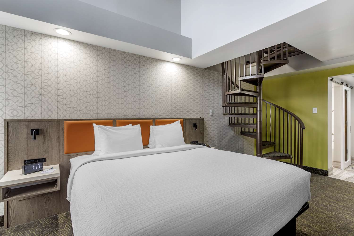 Two-level suite overview